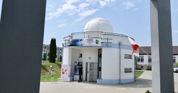Spadające gwiazdy, nocne obserwacje i spotkania z pasjonatami astronomii - od końca lipca do końca sierpnia mieszkańcy regionu, turyści odwiedzający Kujawy i Pomorze będą mogli bezpłatnie uczestniczyć w cyklu wydarzeń "Obserwujemy Perseidy w Astrobazach". W trzynastu Astrobazach Kopernik oraz na Zamku Bierzgłowskim odbędą się otwarte spotkania poświęcone jednemu ze zjawisk letniego nieba - rój perseidów.